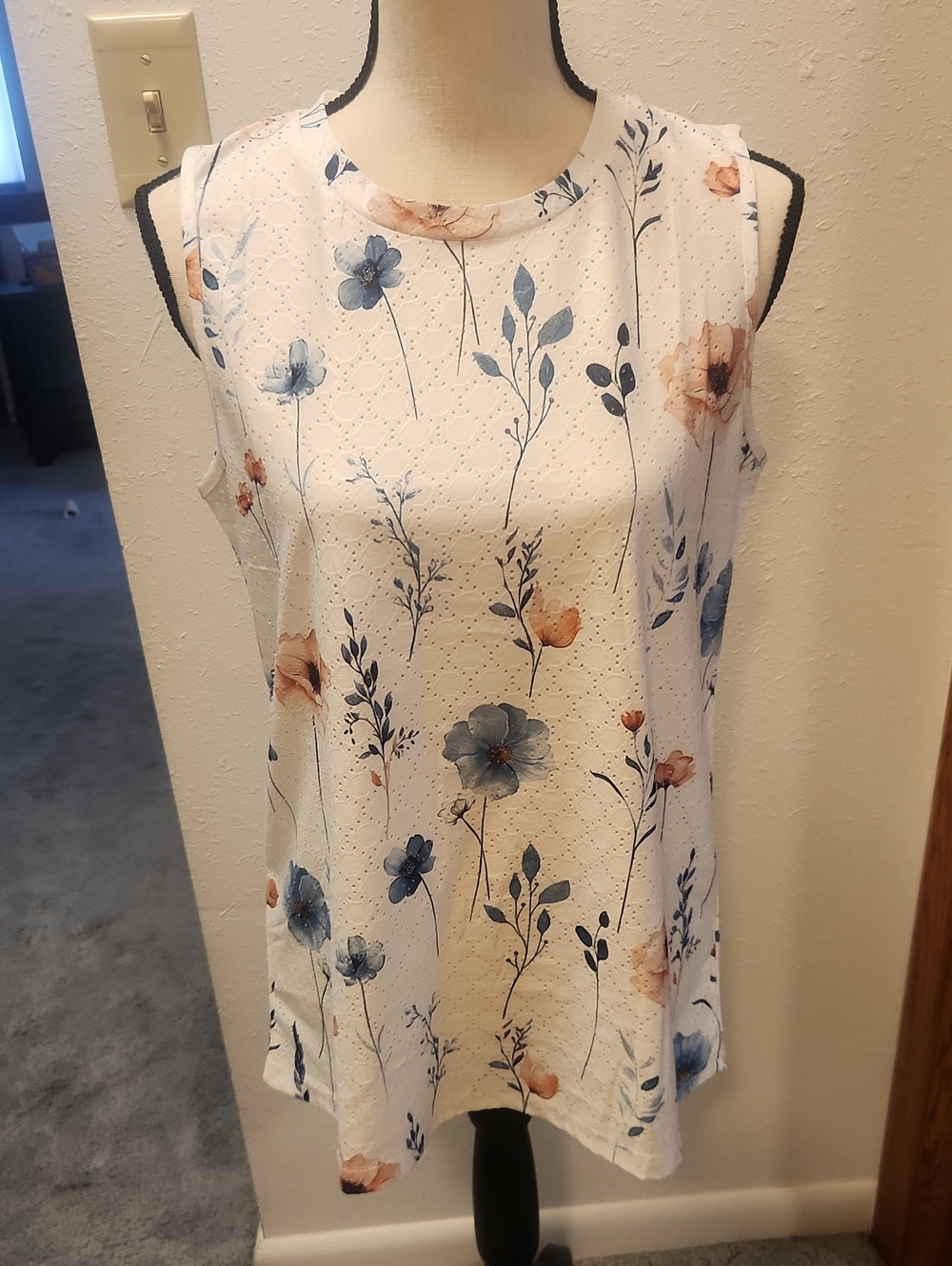 zeagoo White Eyelet Tank with Blue Floral Print Medium